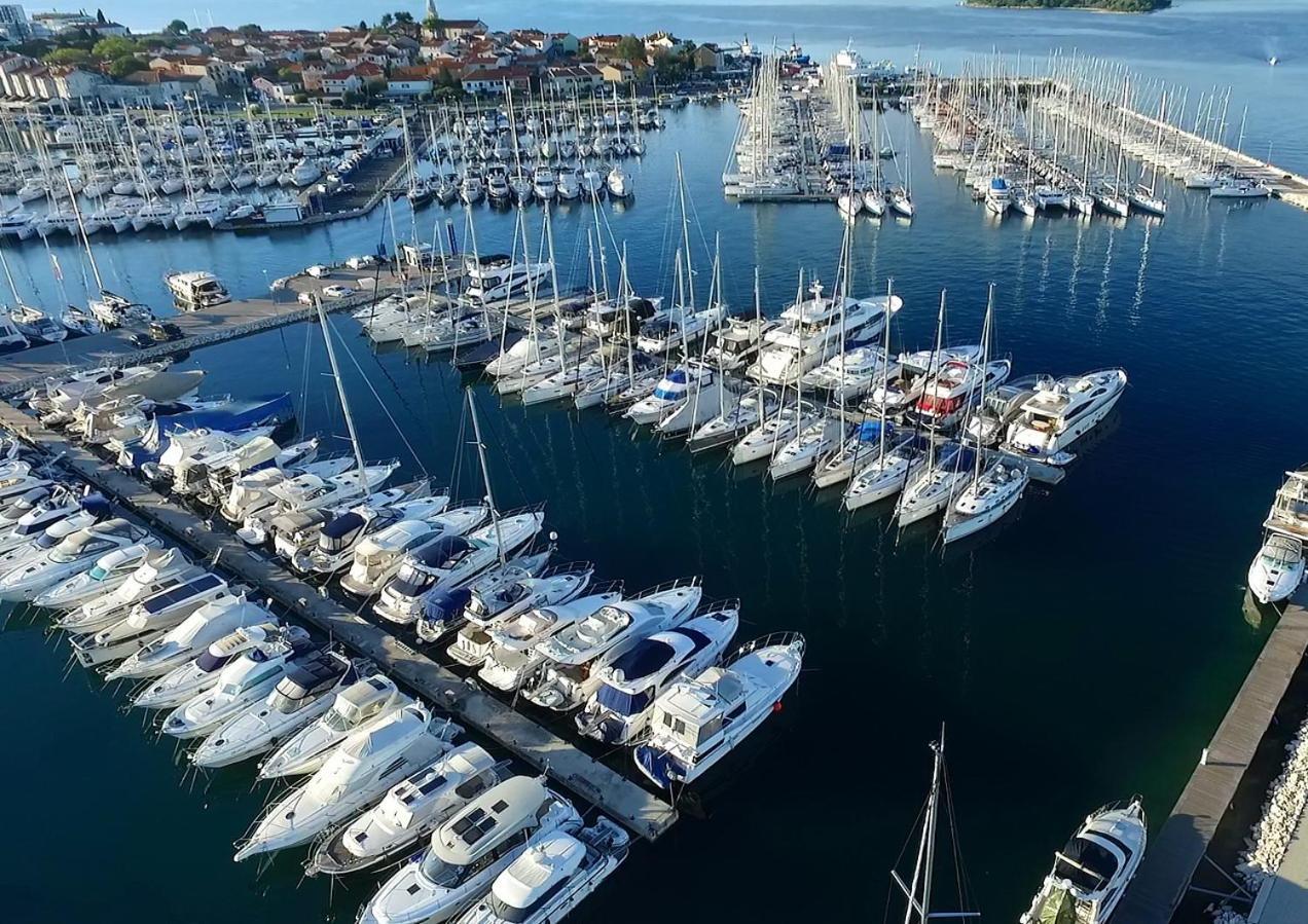 View Biograd *